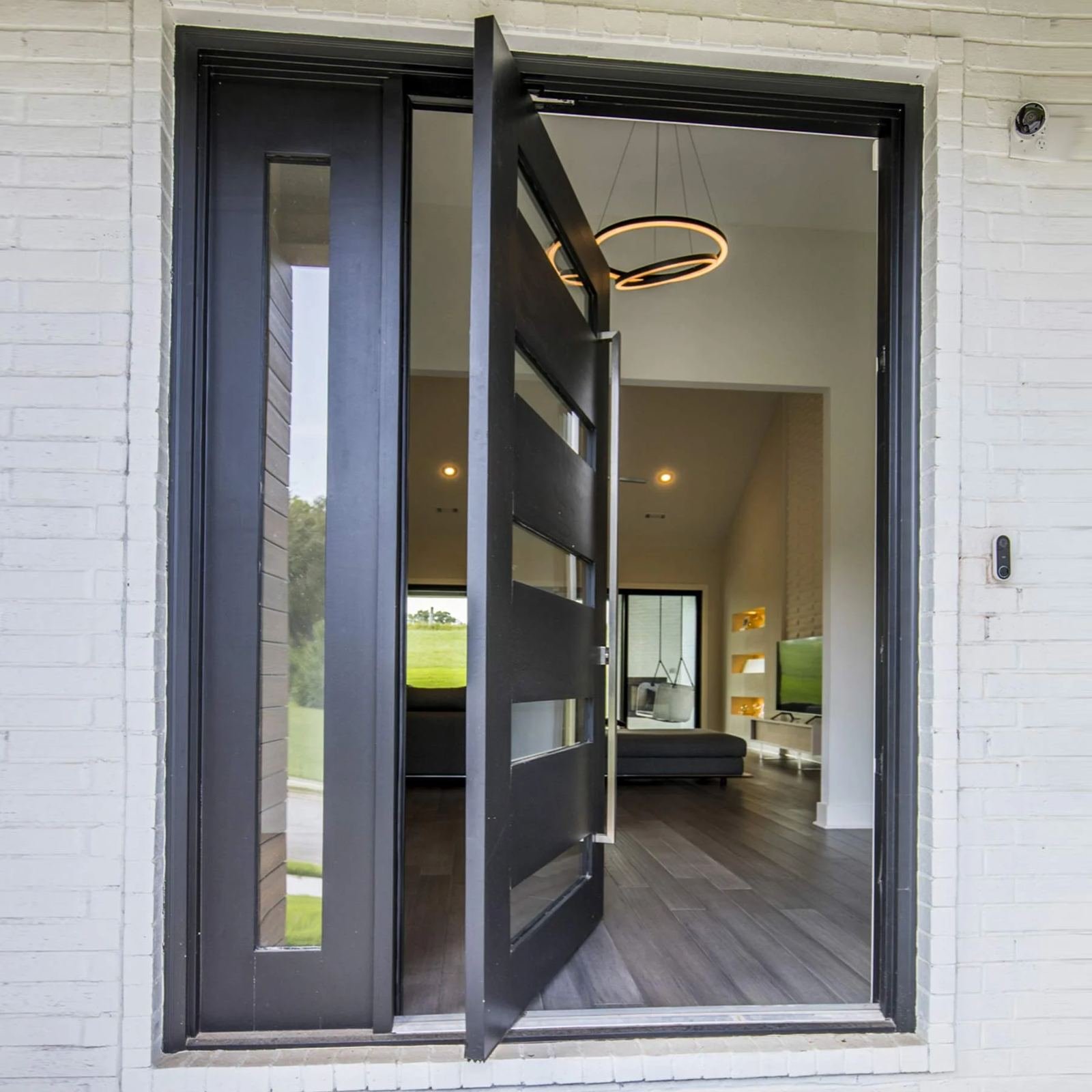 Pivot door thumbnail 2